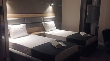 Standard Twin Room | Laptop workspace, soundproofing, iron/ironing board, free WiFi