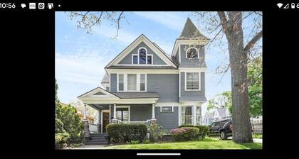 Downtown Grand Rapids 2nd Floor Unit 3Beds 3Baths Ensuite Heritage Hill Home