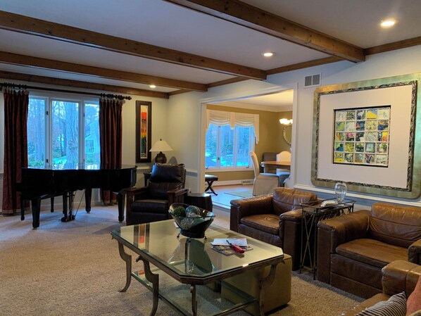 Smart TV, fireplace, DVD player, books