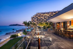 Bar (on property) - Grand Velas Los Cabos - All Inclusive (Cabo San Lucas)