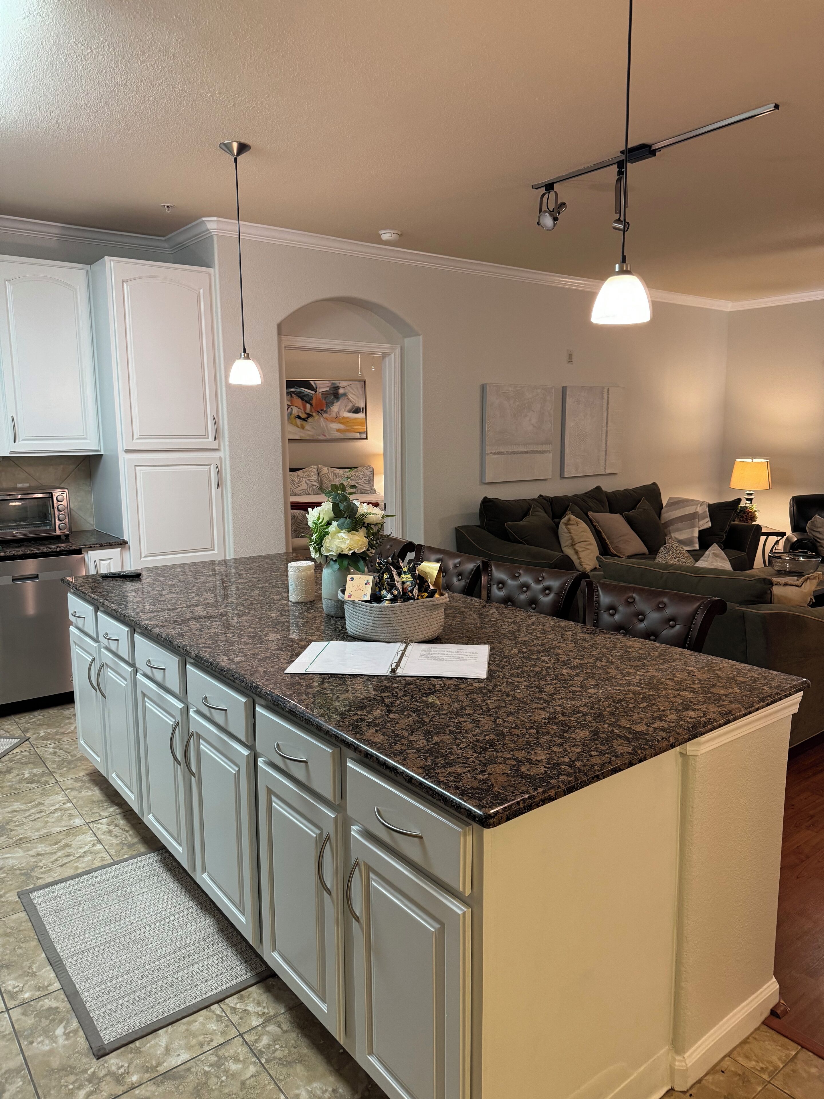 Spacious recently updated 2/2 condo w/AC, WiFi Columbia, SC steps from stadium!