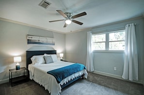 3 habitaciones, tabla de planchar con plancha, wifi y ropa de cama 