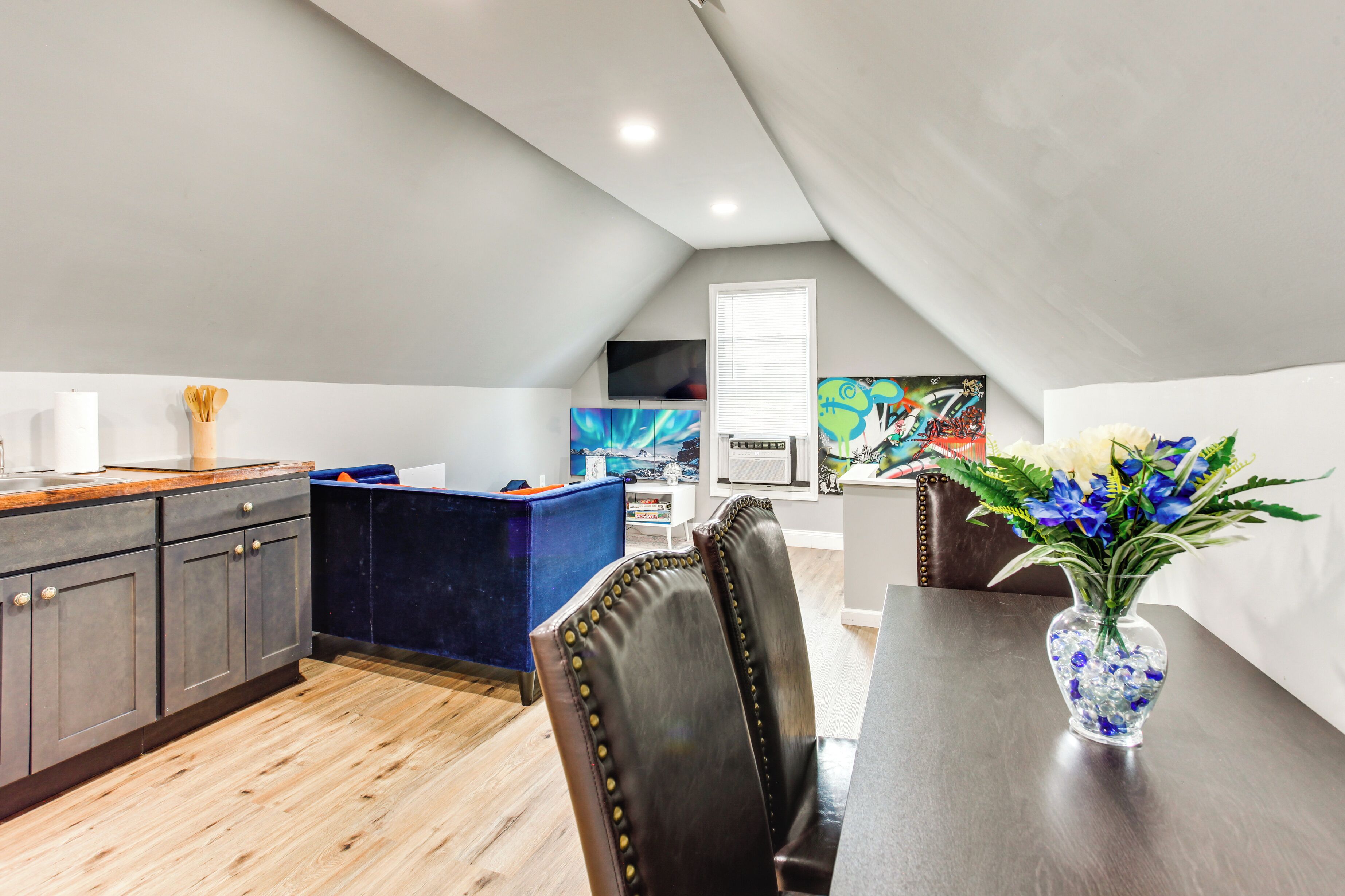 Central Elizabeth Studio ~ 2 Mi to Jersey Gardens!