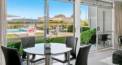 Apartment 5, 300 Lake Terrace