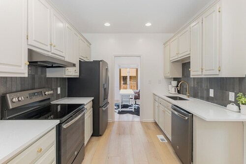 The Muletown Place - Walkable to the Square. 2B/2BA