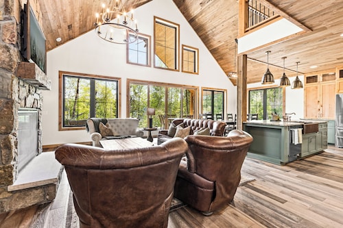 Aurora Lakeside Retreat