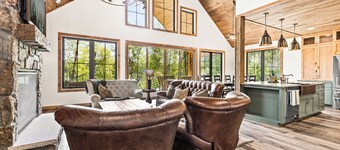 Aurora Lakeside Retreat