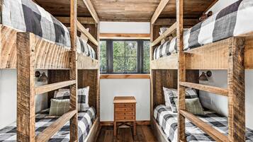 6 soverom, strykejern/-brett, reiseseng for barn og wi-fi (inkludert)