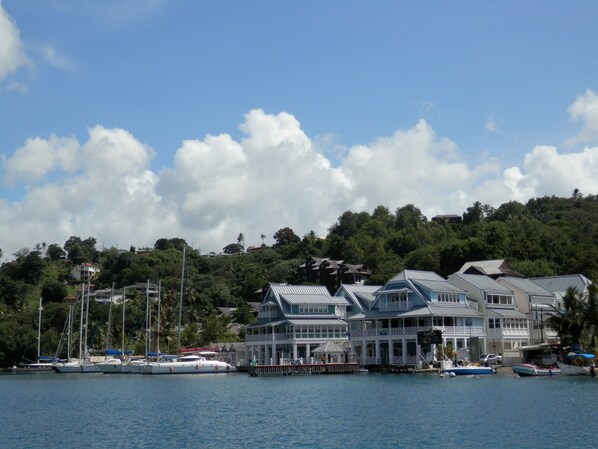 Marina - Luxury One Bed Apartment in Marina Bay Marina, with free Zoetry Hotel access! (Castries)