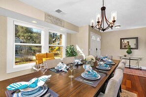 Dining - Awesome Views, Game Room, Hot Tub and More! (Oakhurst)