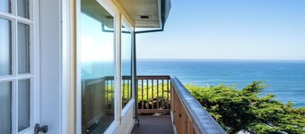Stunning Coastal Cottage w/ Views of Monterey Bay!