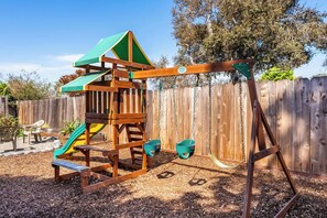 Children's area - Cozy Oaks | A coastal getaway with idyllic scenery! (Del Rey Oaks)