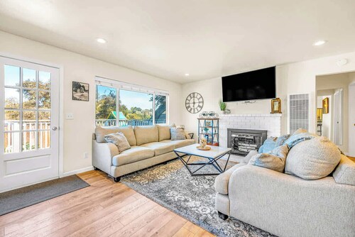 Monterey Bay Home Near Beach and Wharf