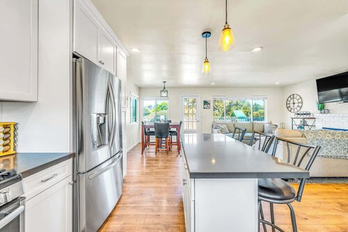 Cozy Oaks | A coastal getaway with idyllic scenery!