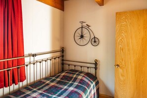 3 bedrooms, WiFi, bed sheets