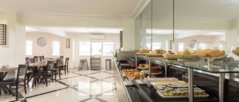 包含每日自助早餐