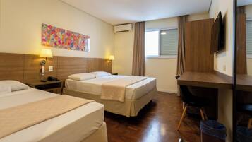 Comfort Triple Room | In-room safe, desk, laptop workspace, iron/ironing board