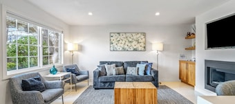 Seaside Home Near Del Monte Beach for 4 Guests