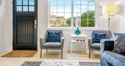 Your Dream Seaside Vacation! Charming 2 BDR Home