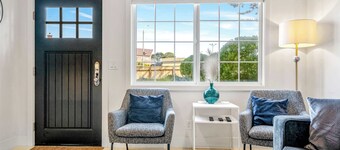 Your Dream Seaside Vacation! Charming 2 BDR Home