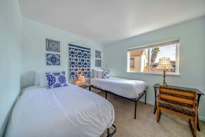 4 bedrooms, iron/ironing board, WiFi, bed sheets