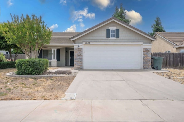 Exterior - University Pastoral - Family Perfect Close to UCM (Merced)