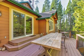 Outdoor dining - Beautiful 3-Bedroom Sanctuary Inside Yosemite NP! (Wawona)