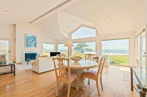 TV - Pacific Panorama – Steps from Sand, Waves & Golf (Pacific Grove)