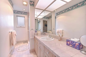 Shower, hair dryer, shampoo - Oceanfront Pacific Grove Home Near Pebble Beach (Pacific Grove)