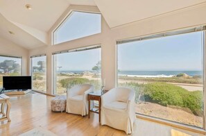 TV - Pacific Panorama – Steps from Sand, Waves & Golf (Pacific Grove)