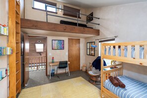 3 habitaciones, tabla de planchar con plancha, wifi y ropa de cama