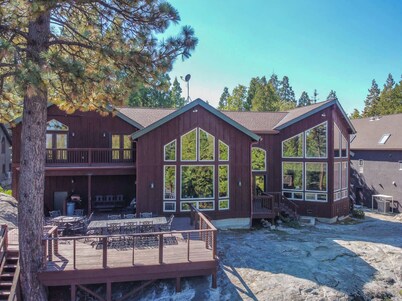 Gorgeous 5 BDR Traviloli Mountain Retreat for 10!