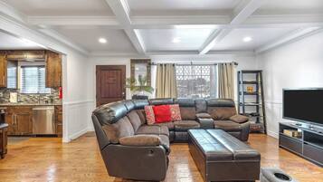 Una televisión, una oficina