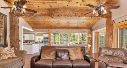 Immersed in Nature! Manzanita Cabin w/Hot Tub