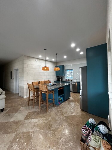 Villa By The Bay
Luxury 3 bedroom all ensuite, private pool, pickleball court