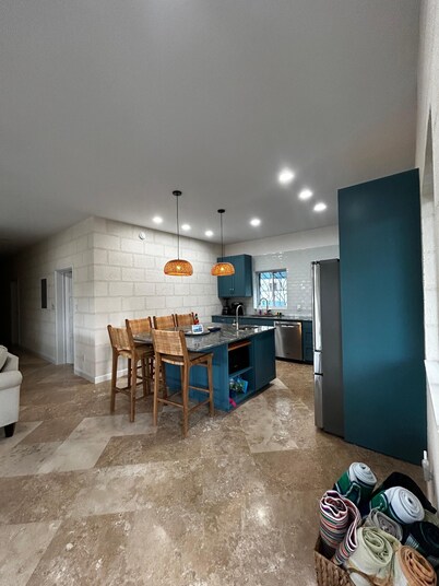 Villa By The Bay
Luxury 3 bedroom all ensuite, private pool, pickleball court