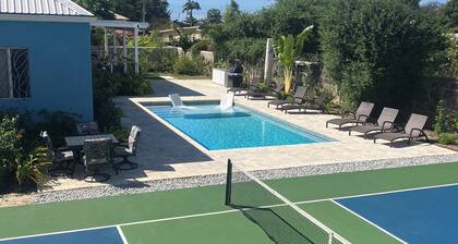 Villa By The Bay
Luxury 3 bedroom all ensuite, private pool, pickleball court