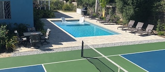 Villa By The Bay
Luxury 3 bedroom all ensuite, private pool, pickleball court