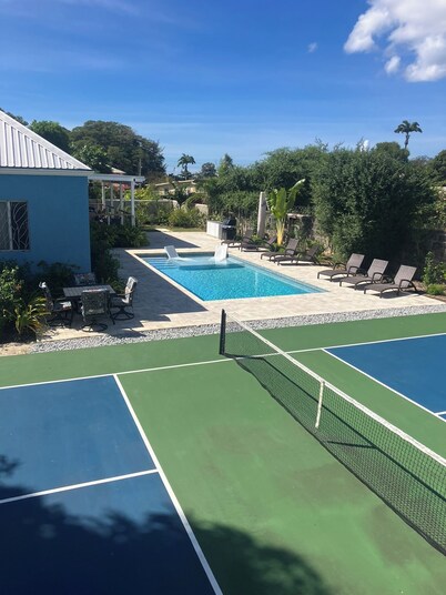 Villa By The Bay
Luxury 3 bedroom all ensuite, private pool, pickleball court