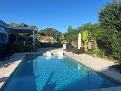 Villa By The Bay
Luxury 3 bedroom all ensuite, private pool, pickleball court
