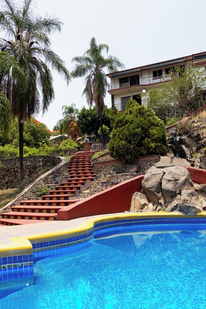 Spacious Cuernavaca House Pool Grill