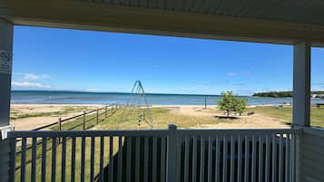 Room, 2 Queen Beds, Lake View, Ground Floor | Lake view