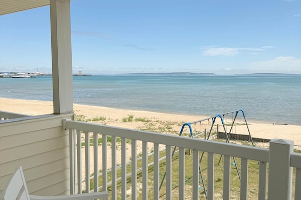 Room, 2 Queen Beds, Lake View | Lake view