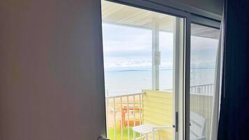 Room, 2 Katil Ratu (Queen), Connecting Rooms, Lake View | Balkoni