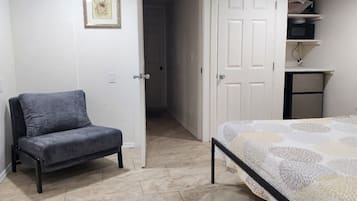 Desk, free WiFi, bed sheets