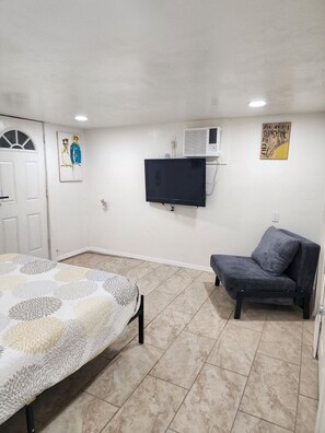 Schreibtisch, kostenloses WLAN, Bettwäsche