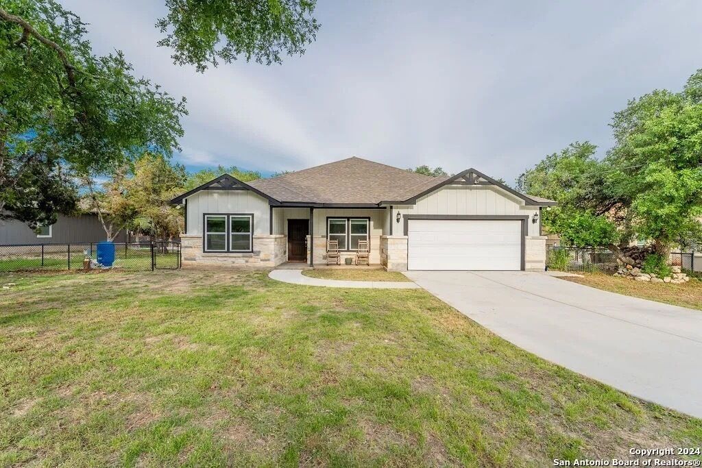 Rivermont - 4 Bedroom 2 Bathroom Family Retreat in Spring Branch, Texas
