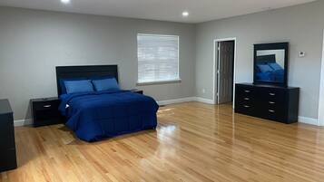 4 bedrooms, iron/ironing board, WiFi, bed sheets