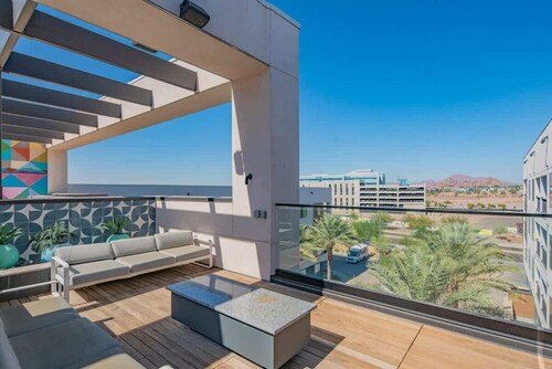 Heart of Tempe 1BD with Pool Gym Parking!