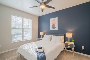 2 habitaciones, tabla de planchar con plancha, wifi y ropa de cama 